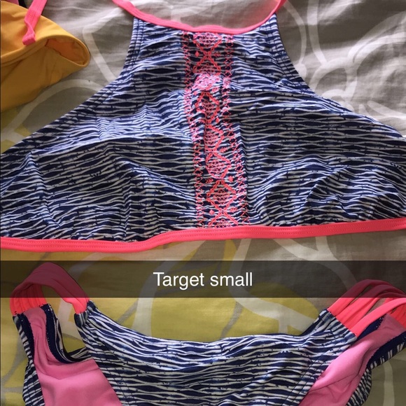 Bikini - Picture 1 of 1